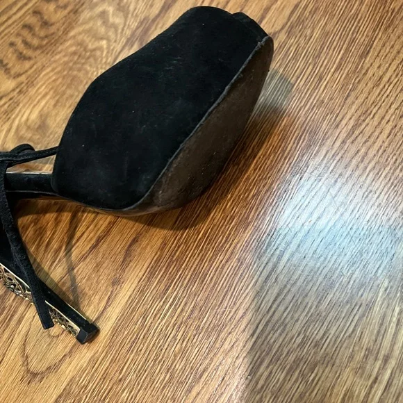 Ralph Lauren Black and Gold Heels with Intricate Design - Picture 7 of 7